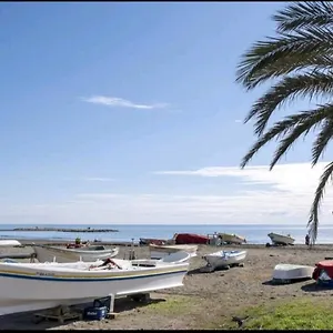 Apartamento Water Front Beach Apt A, Málaga