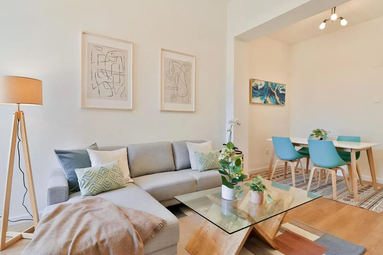 C74 - Marvelous 3 Bedroom Apartment In Historical Malaga