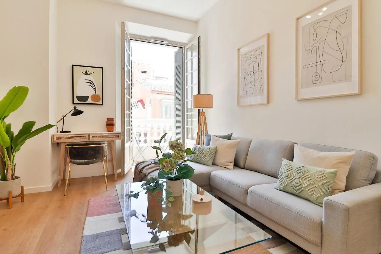 C74 - Marvelous 3 Bedroom Apartment In Historical Malaga