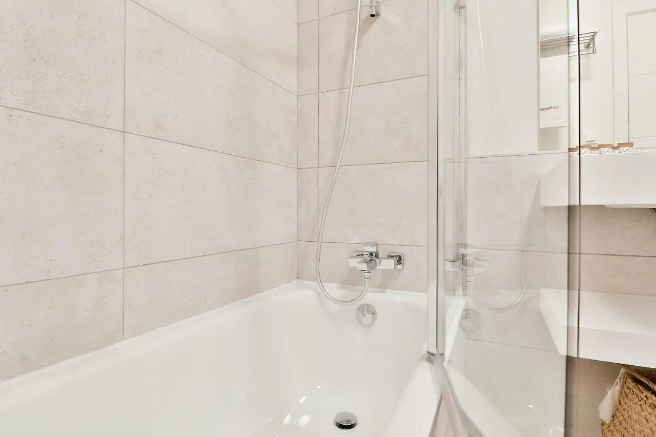 C74 - Marvelous 3 Bedroom Apartment In Historical Malaga