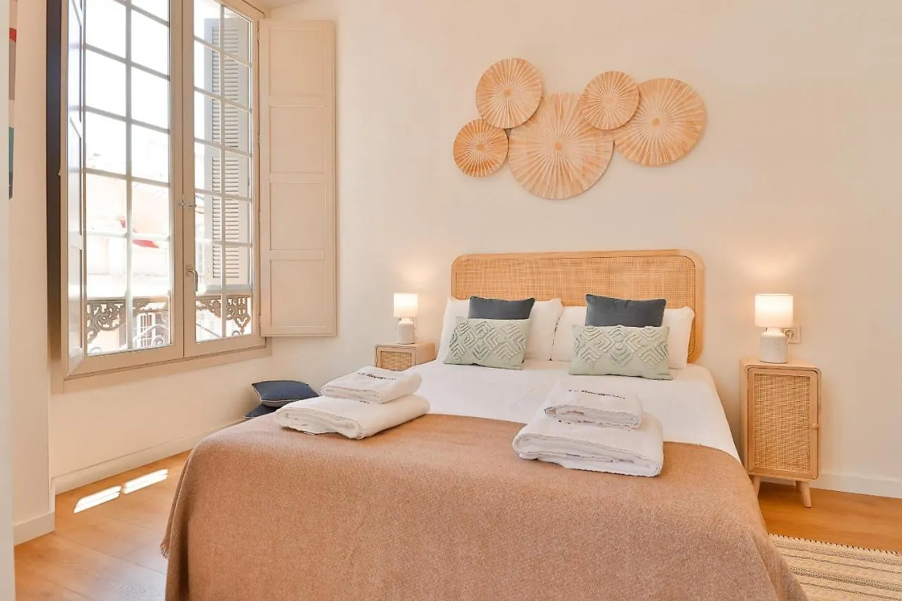 C74 - Marvelous 3 Bedroom Apartment In Historical Malaga