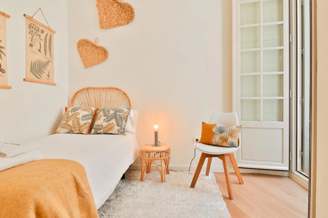 C74 - Marvelous 3 Bedroom Apartment In Historical Malaga